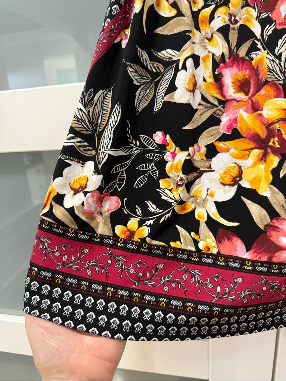 White House Black Market Black Floral V-Neck Camisole with Pink & Yellow Large - Picture 2 of 7